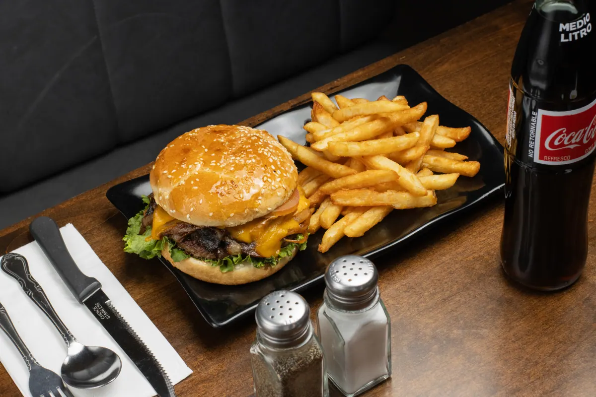 Dinner near Grand Canyon — Blazing Beef Burger at The Foodie Club Tusayan AZ